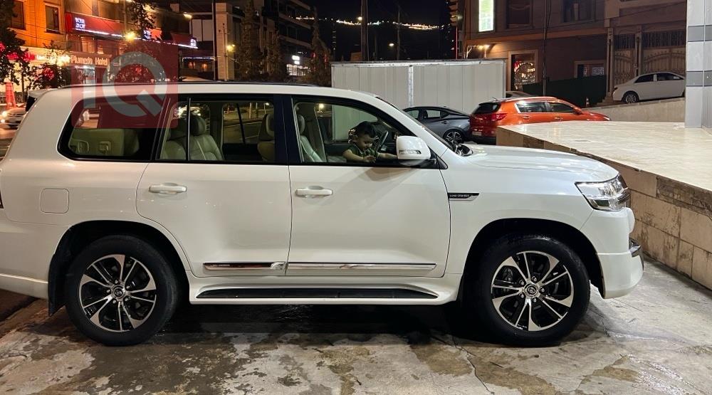 تويوتا لاندكروزر